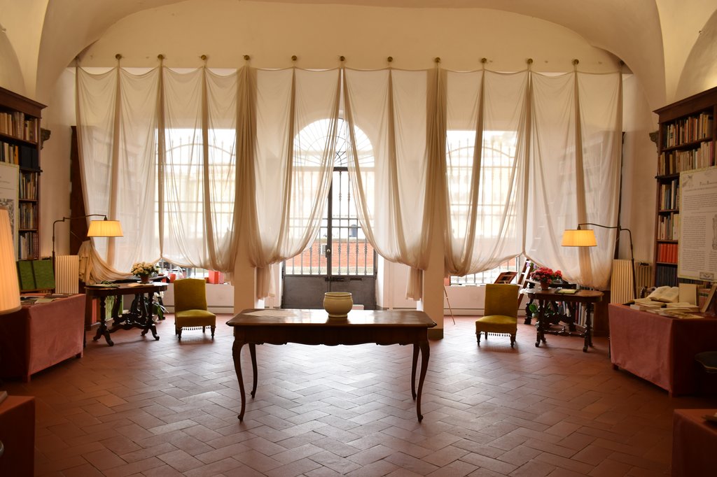 Sala principale, vista verso Lungarno